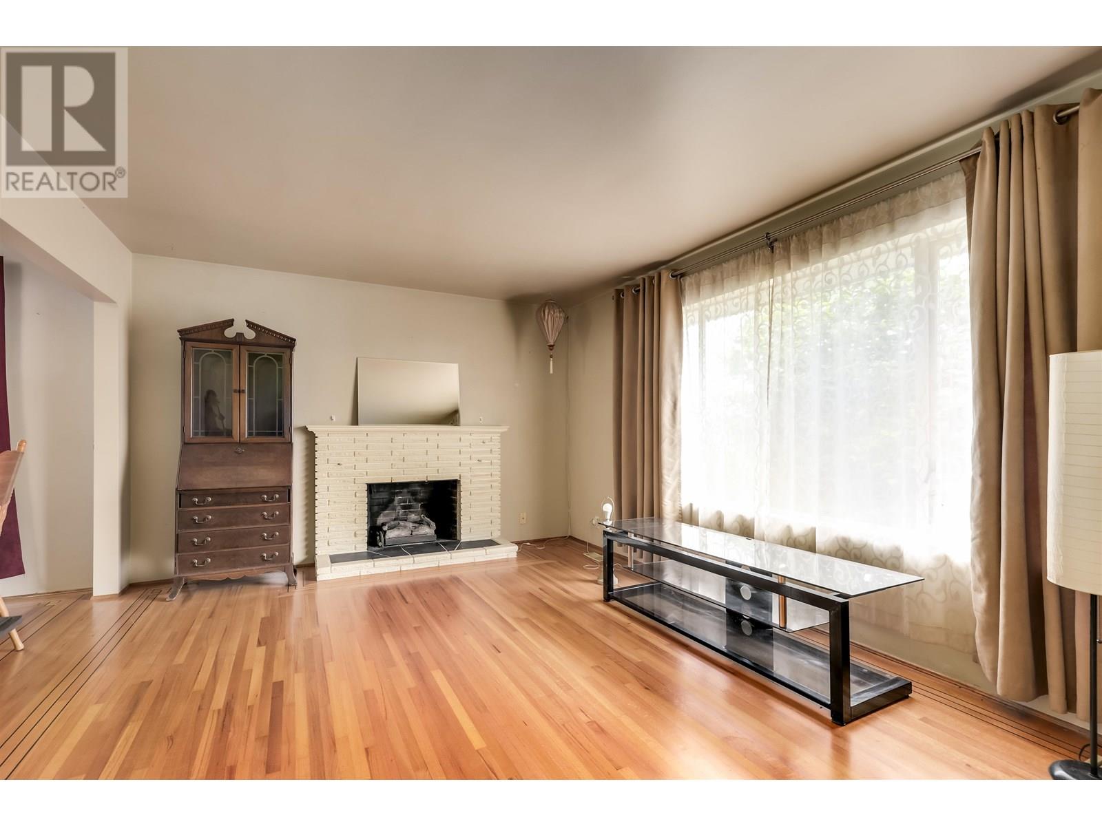 Property at 1118 CLOVERLEY STREET image 2