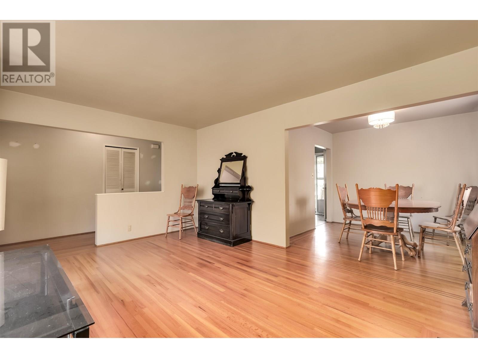 Property at 1118 CLOVERLEY STREET image 4