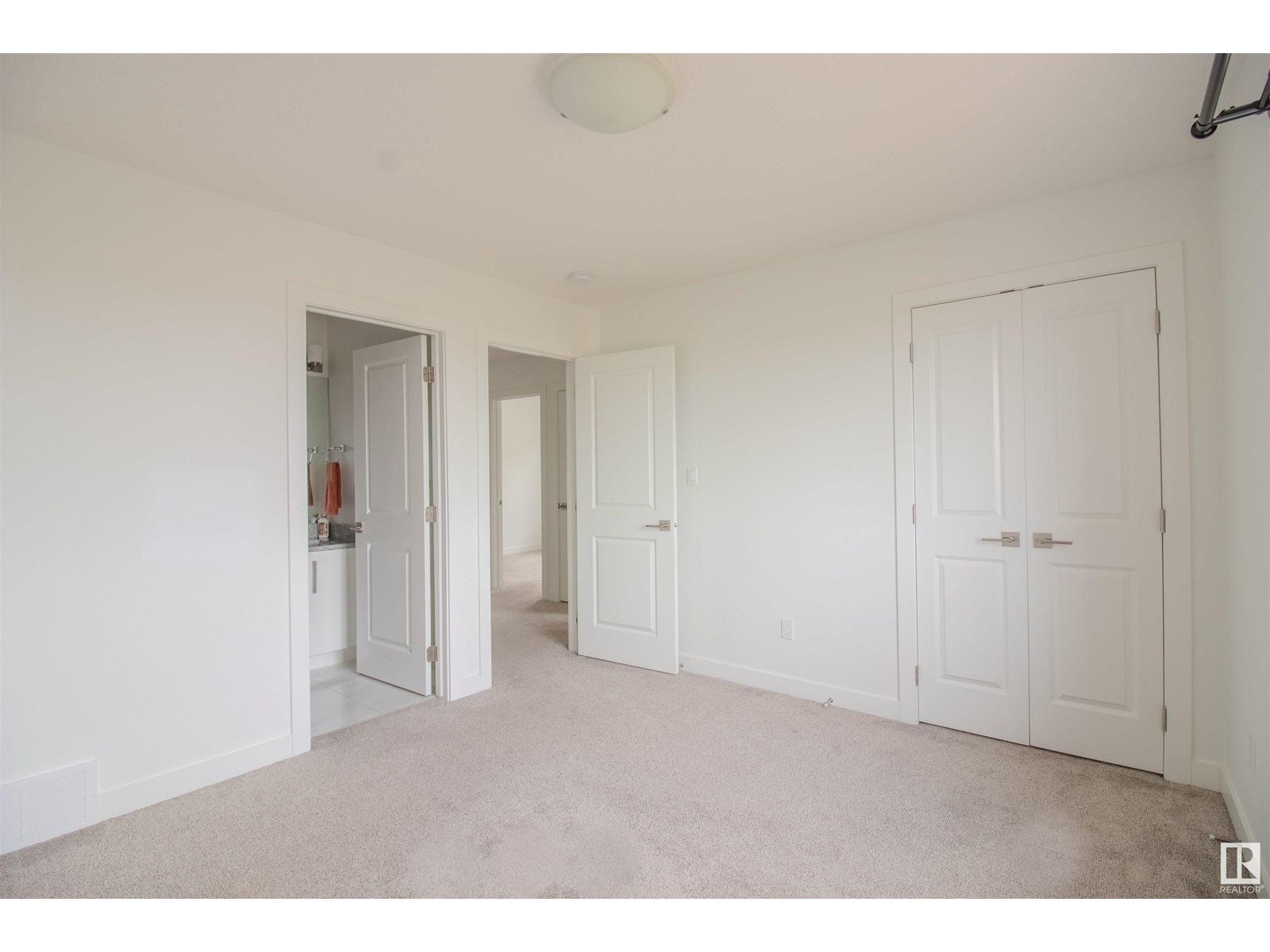 Property at 1124 152 AV NW image 2