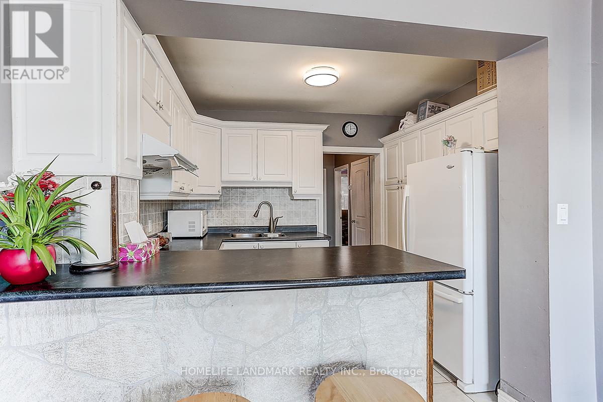 1281 Davenport Road, Toronto, Ontario  M6H 2H3 - Photo 10 - W12269294
