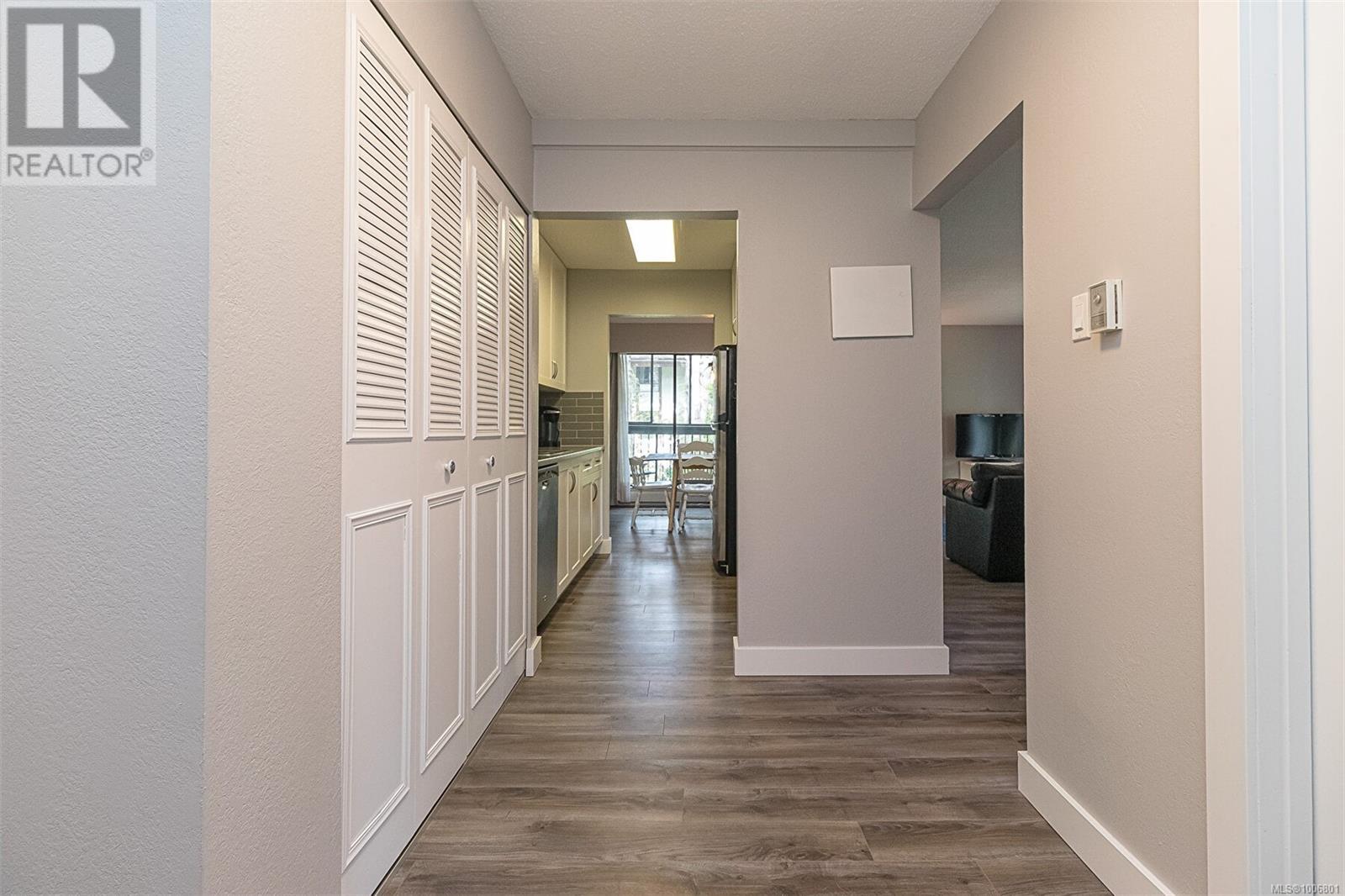 310 1009 Mckenzie Ave, Saanich, British Columbia  V9B 4B1 - Photo 8 - 1006801
