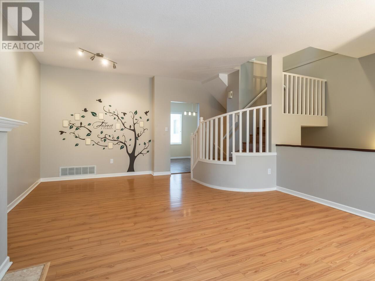 Listing Picture 6 of 24 : 9 6700 RUMBLE STREET, Burnaby / 本拿比 - 魯藝地產 Yvonne Lu Group - MLS Medallion Club Member