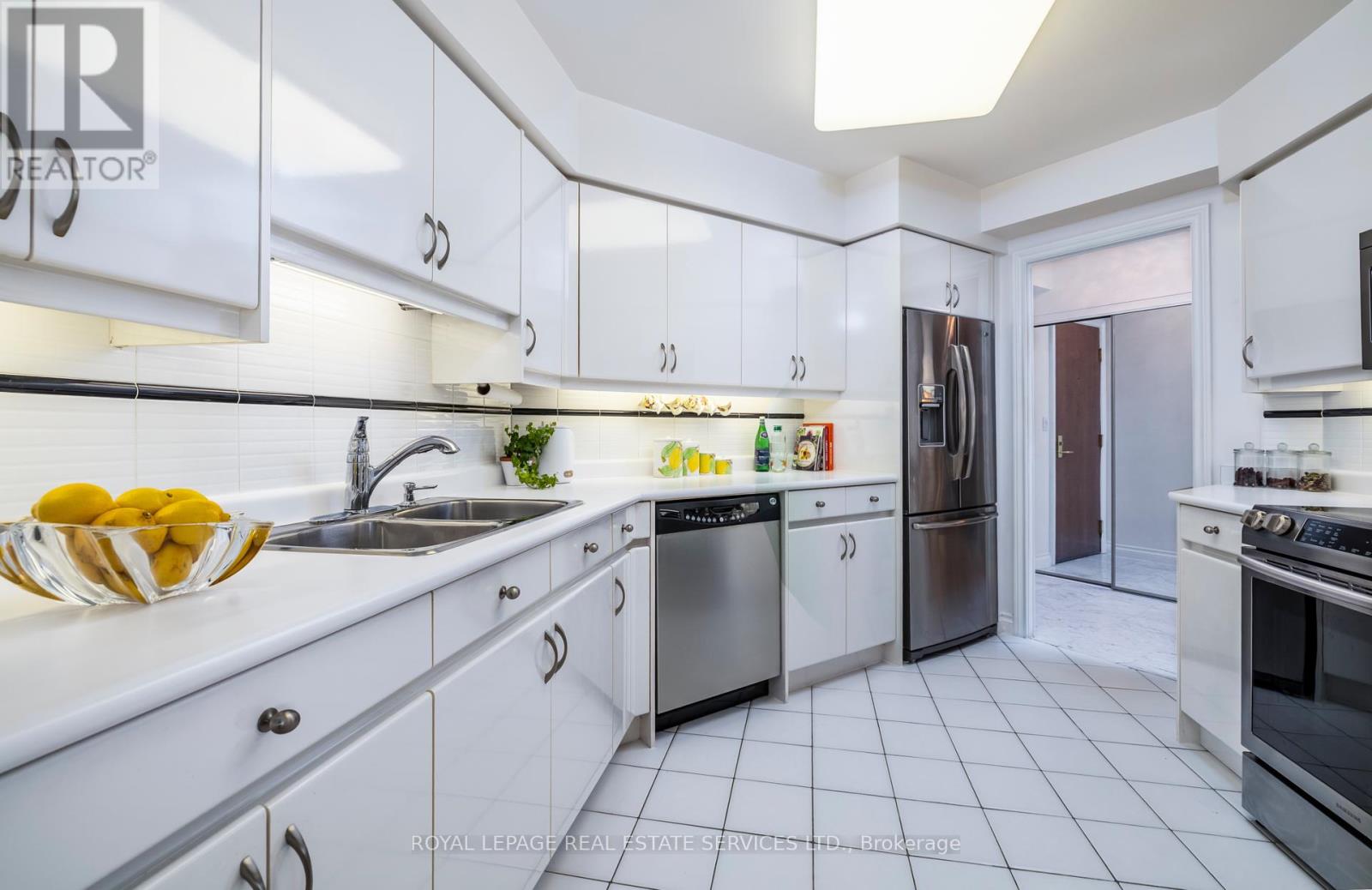 4302 - 1 Palace Pier Court, Toronto (Mimico), Ontario  M8V 3W9 - Photo 4 - W12269305