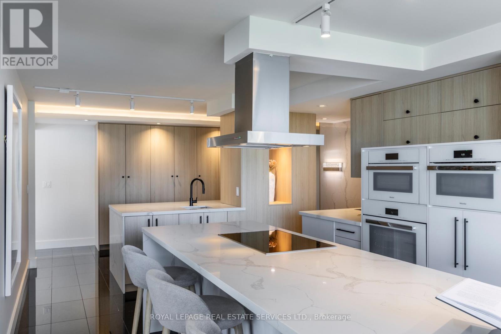 1203 - 1 Palace Pier Court, Toronto (Mimico), Ontario  M8V 3W9 - Photo 7 - W12269306