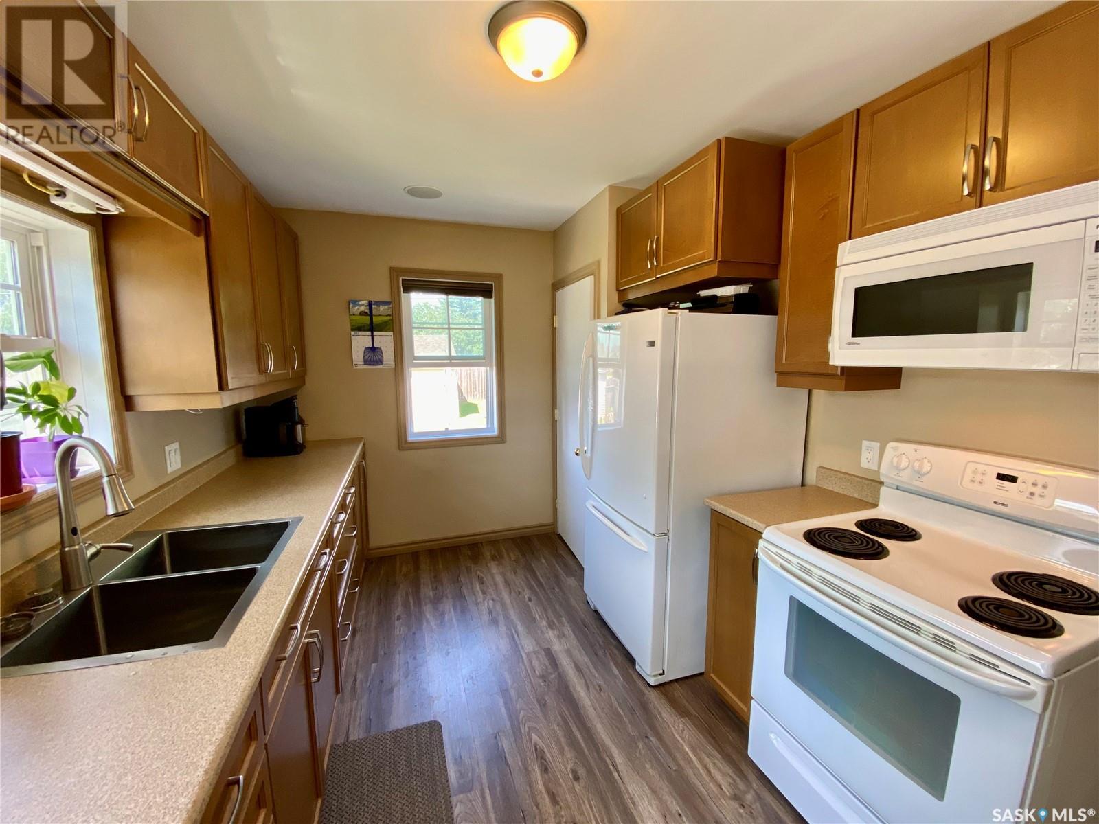 120 3rd Street W, Carnduff, Saskatchewan  S0C 0S0 - Photo 11 - SK011844