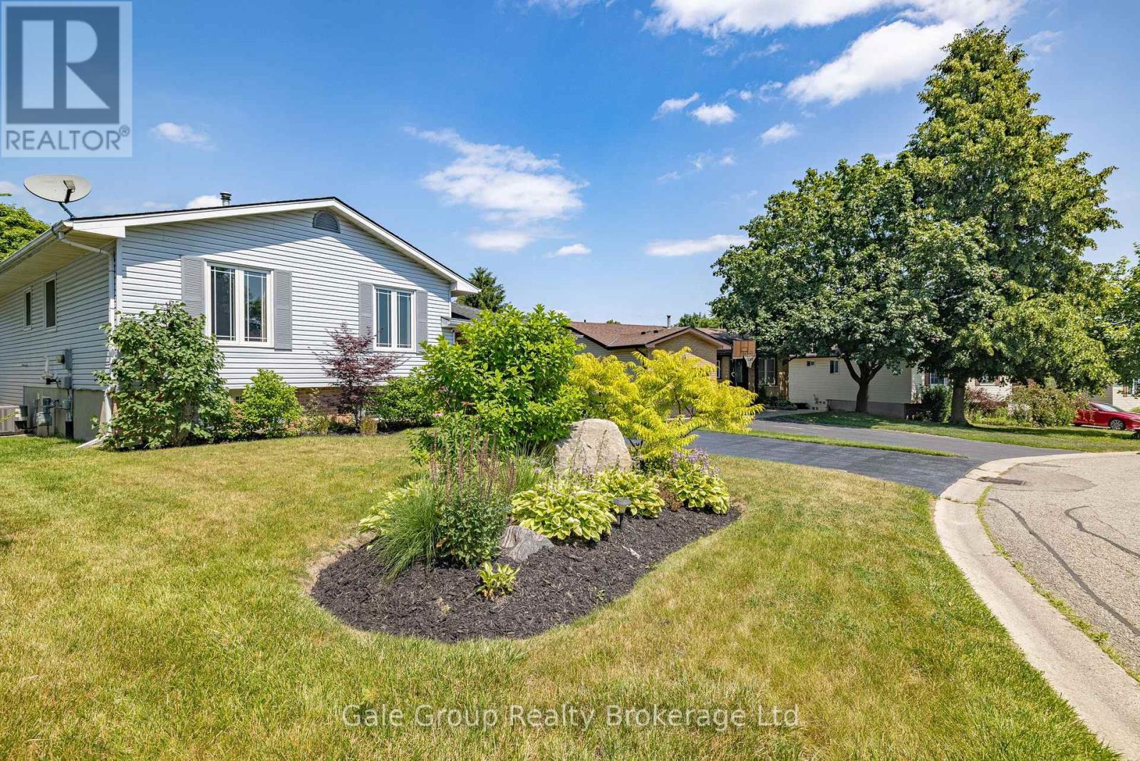 167 Clarence Avenue, Ingersoll, Ontario  N5C 3X9 - Photo 3 - X12269429