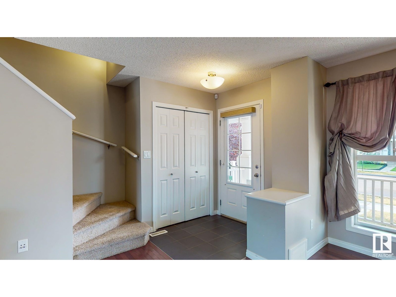 Property at 7306 22 AV SW image 4