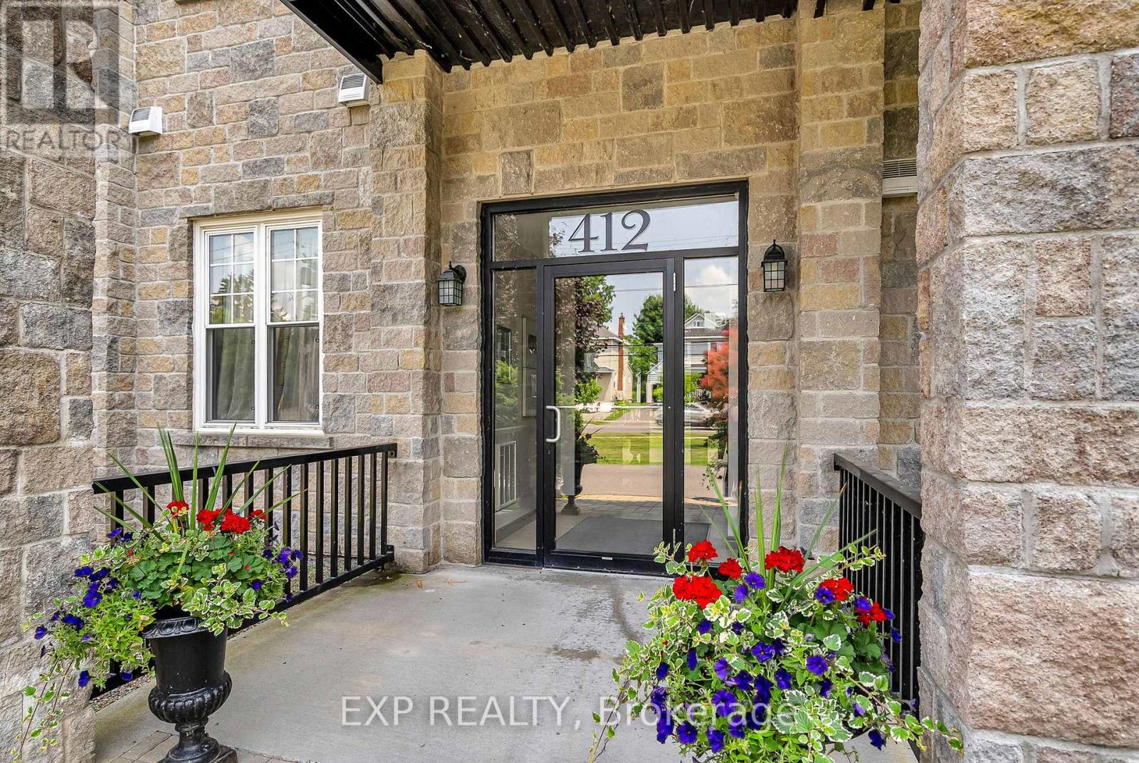 202 - 412 Fifth Street E, Cornwall, Ontario  K6H 2M2 - Photo 2 - X12269445