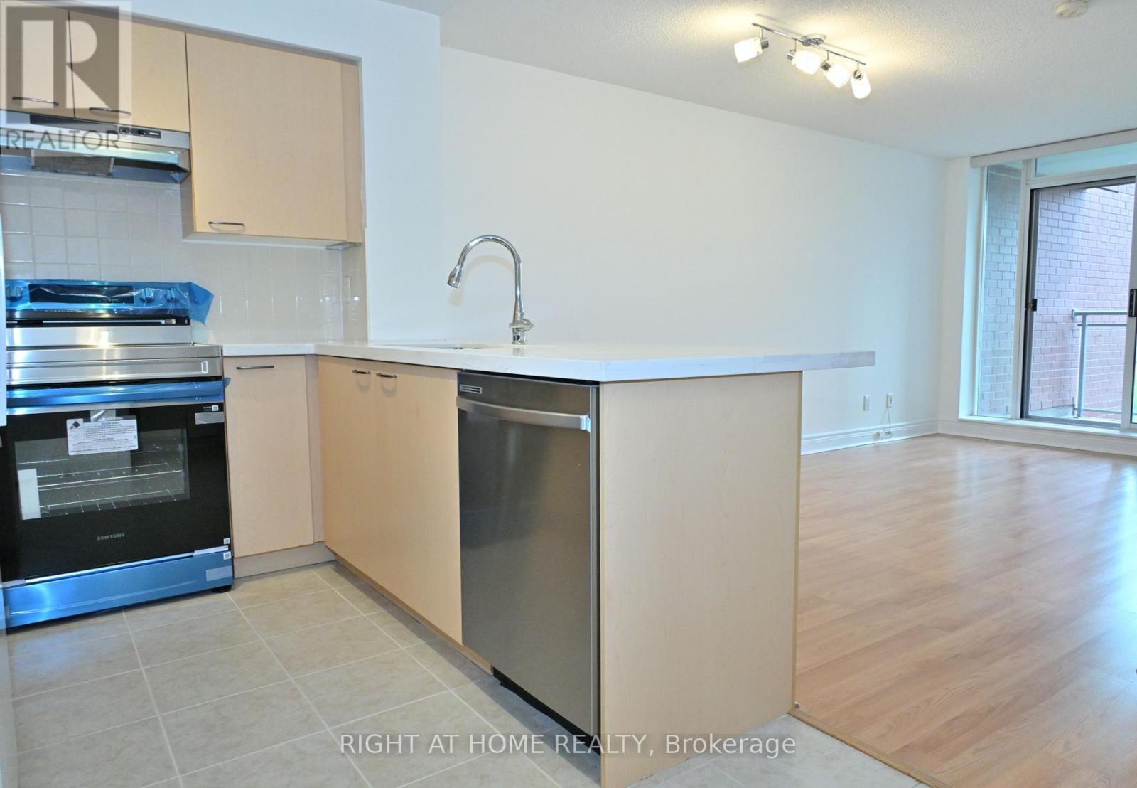 622 - 48 Suncrest Boulevard, Markham (Commerce Valley), Ontario  L3T 7Y5 - Photo 12 - N12269376