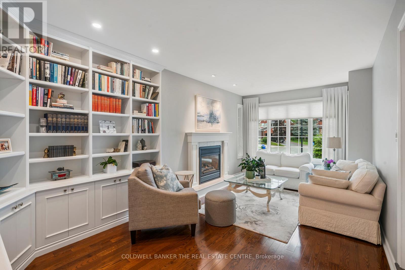 Property at 384 AMBERLEE COURT image 4