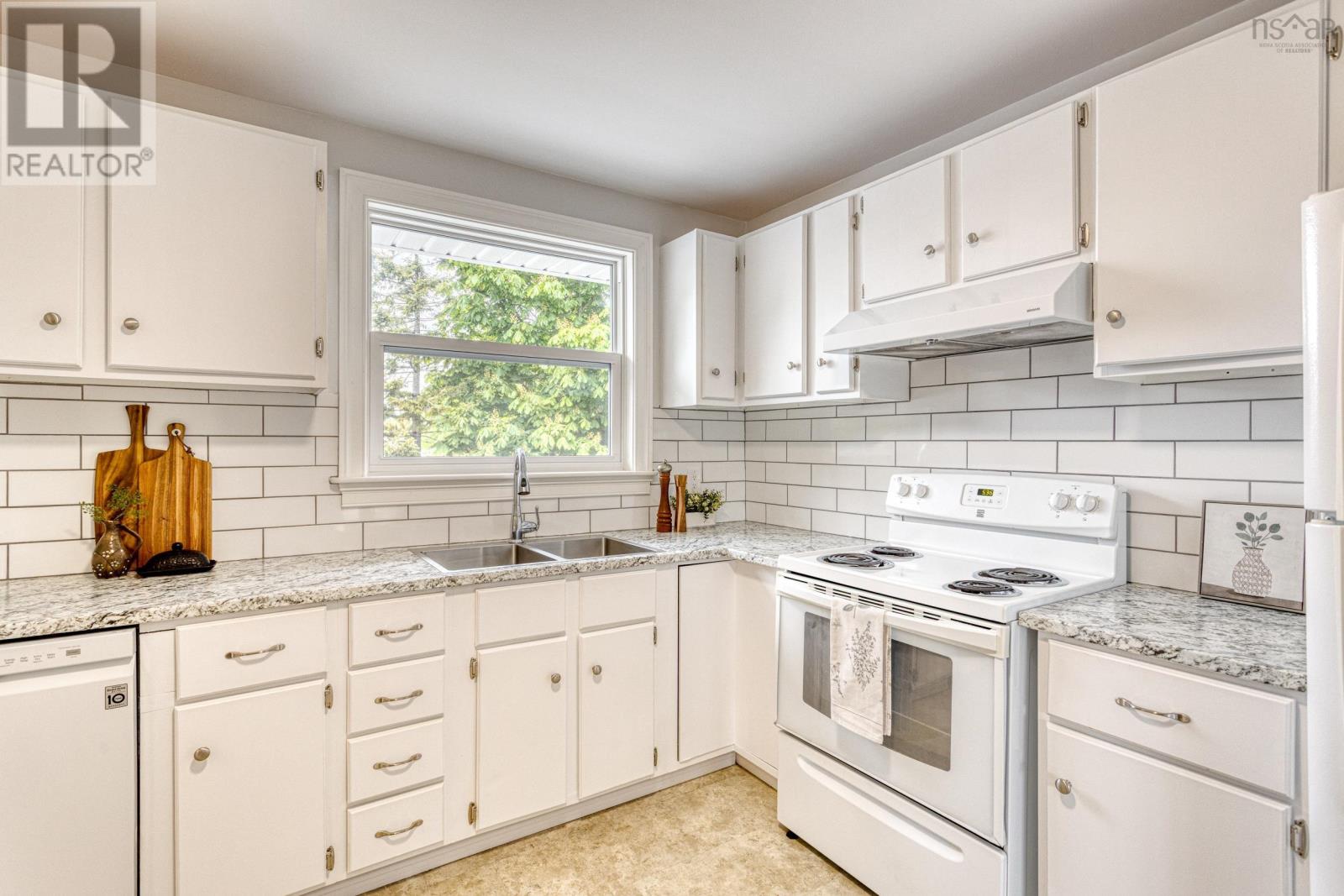 Property at 1 Pernix Court image 5