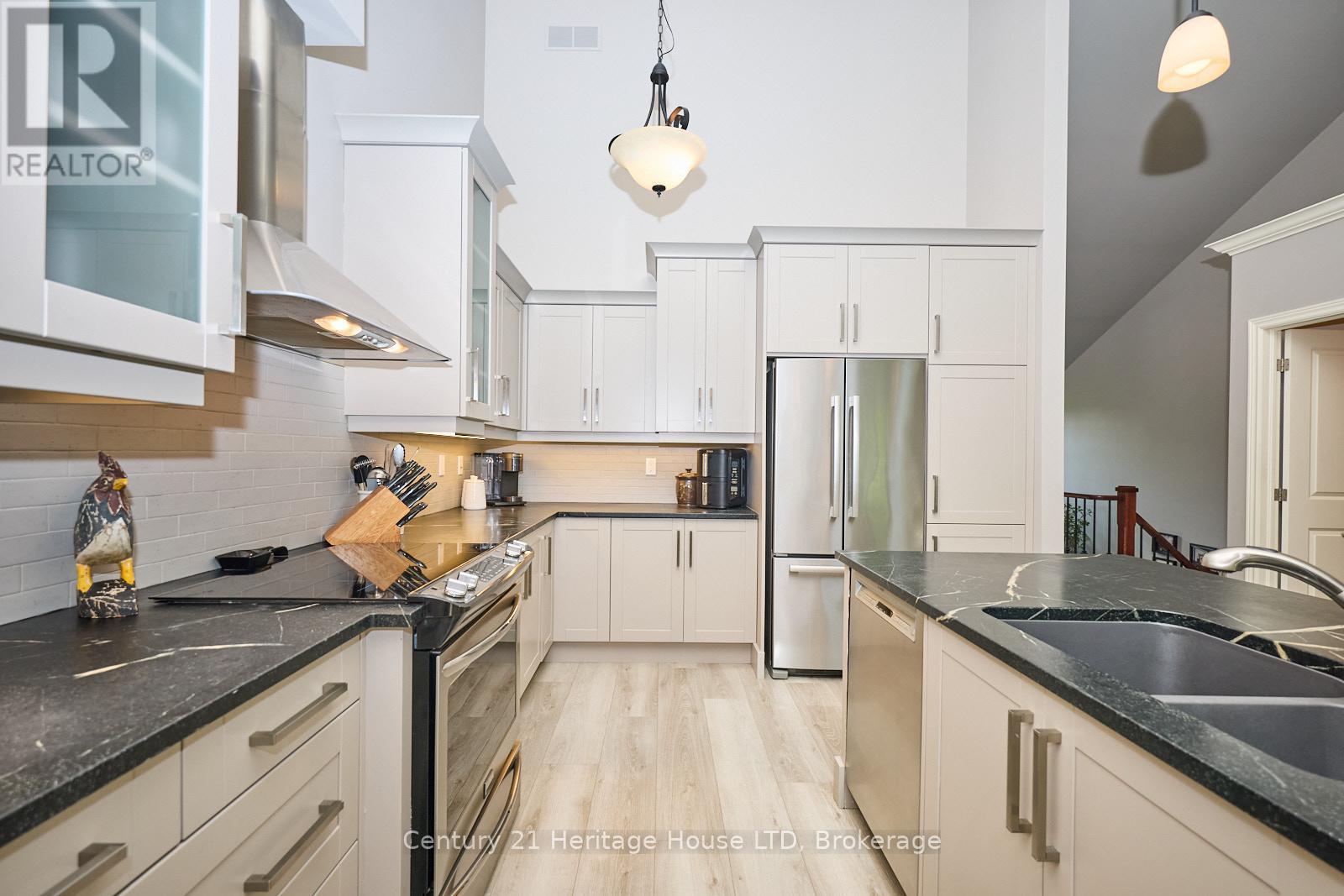 14 Tulip Tree Common, St. Catharines, Ontario  L2S 4C8 - Photo 11 - X12269450