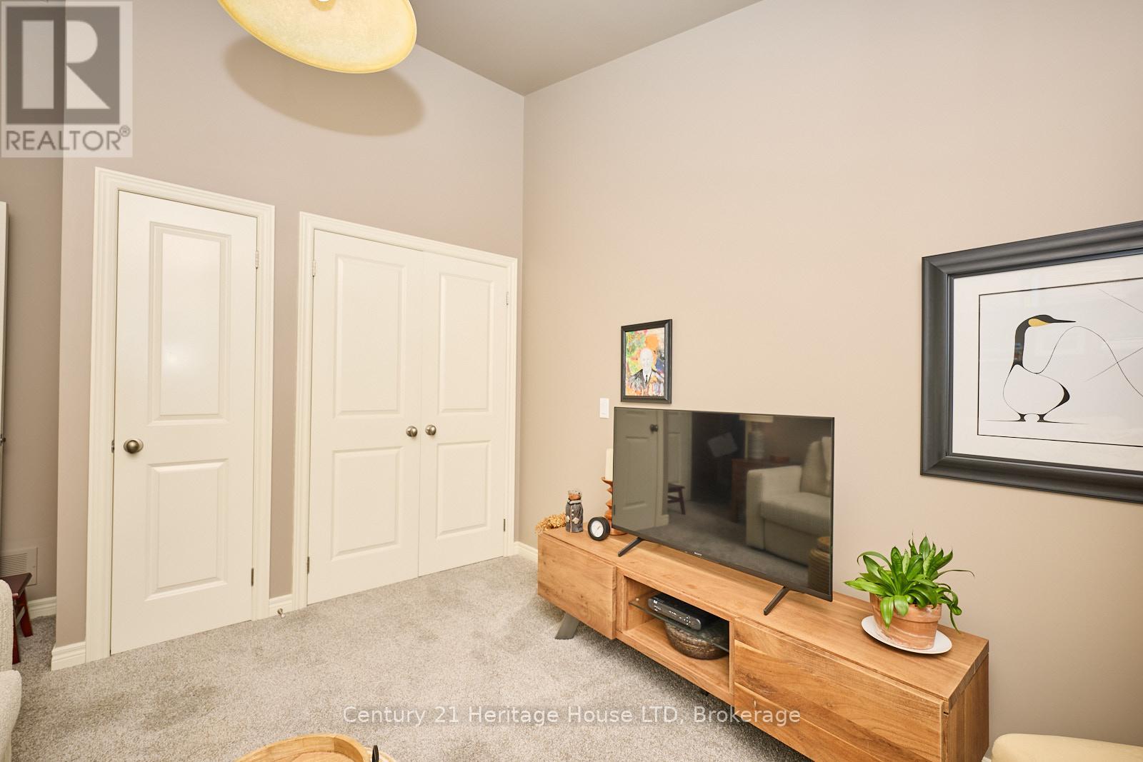 14 Tulip Tree Common, St. Catharines, Ontario  L2S 4C8 - Photo 18 - X12269450