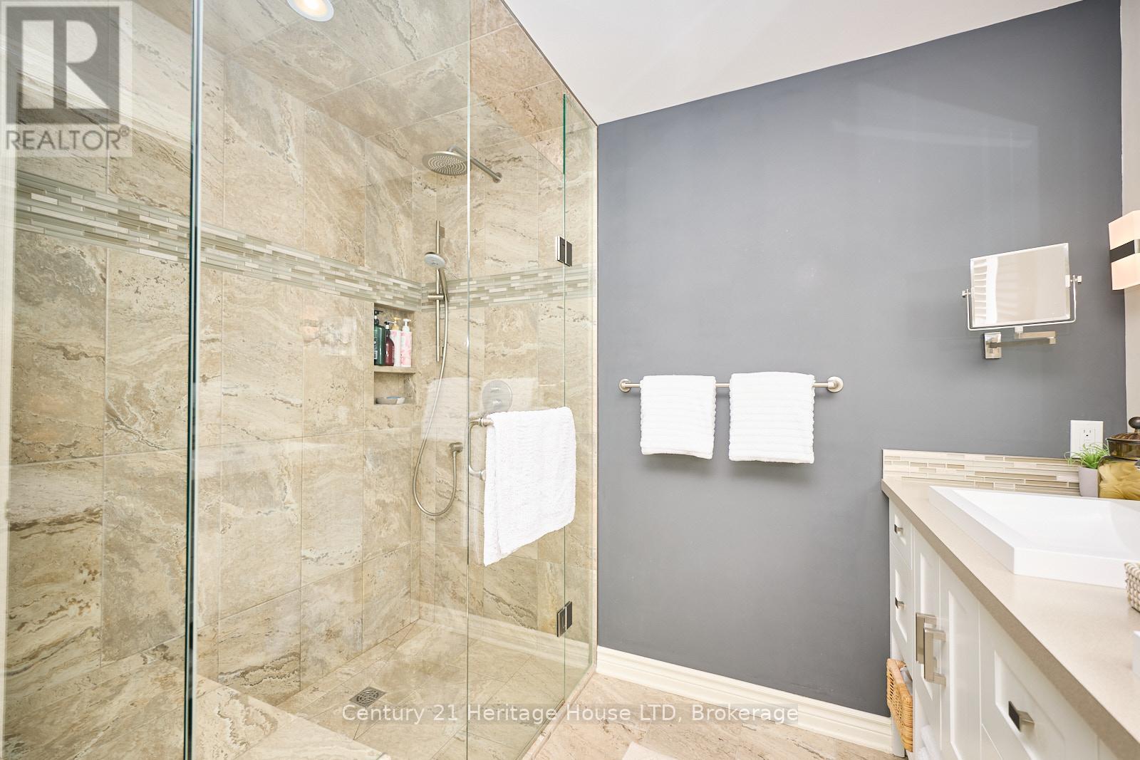 14 Tulip Tree Common, St. Catharines, Ontario  L2S 4C8 - Photo 27 - X12269450