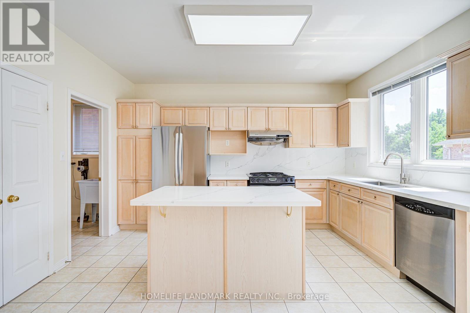 3 Burndenford Crescent, Markham (Unionville), Ontario  L3P 7S1 - Photo 16 - N12269465