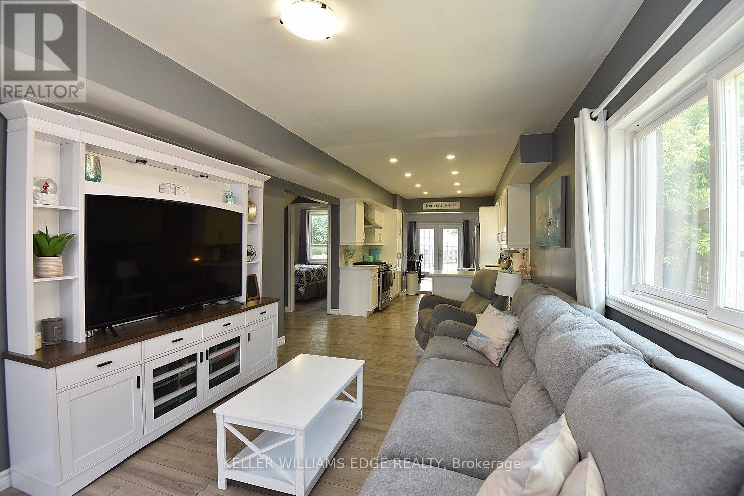 97 Page Street, St. Catharines, Ontario  L2R 4A8 - Photo 3 - X12269459