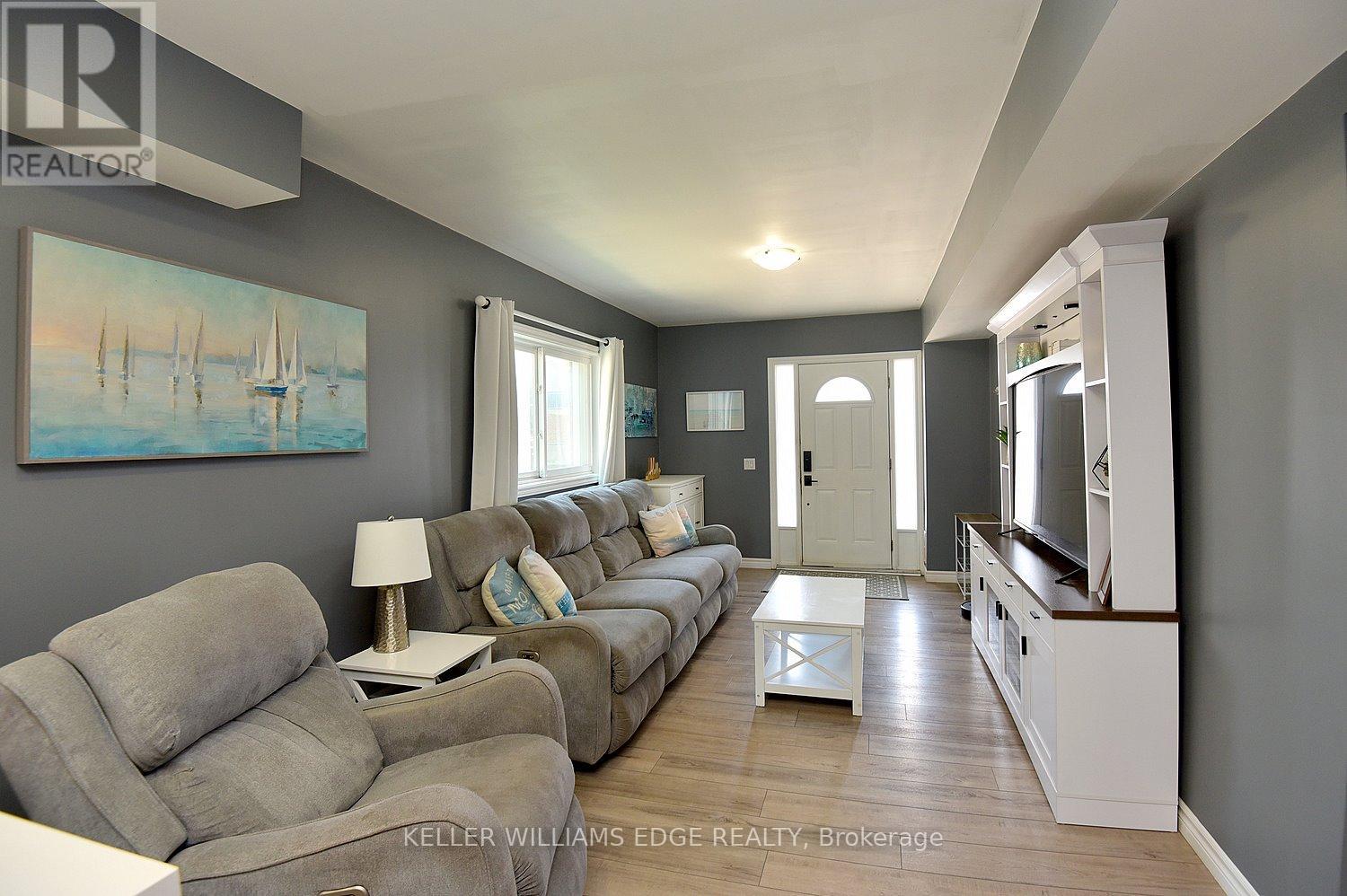 97 Page Street, St. Catharines, Ontario  L2R 4A8 - Photo 4 - X12269459