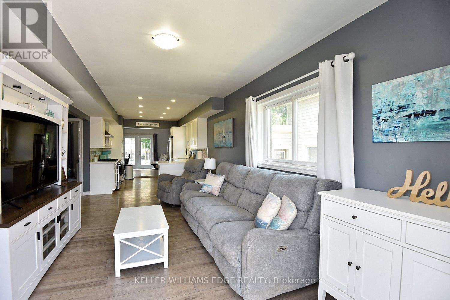 97 Page Street, St. Catharines, Ontario  L2R 4A8 - Photo 5 - X12269459
