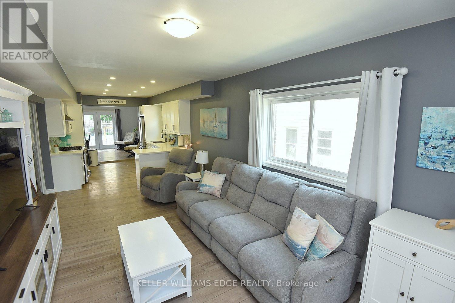 97 Page Street, St. Catharines, Ontario  L2R 4A8 - Photo 7 - X12269459