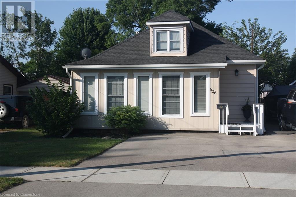 Property at 626 ALDER Street W image 1