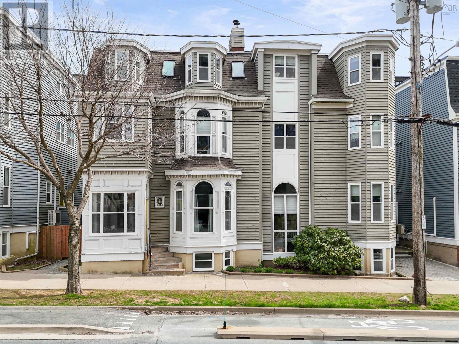 Property at 6 1061 South Park Street image 3