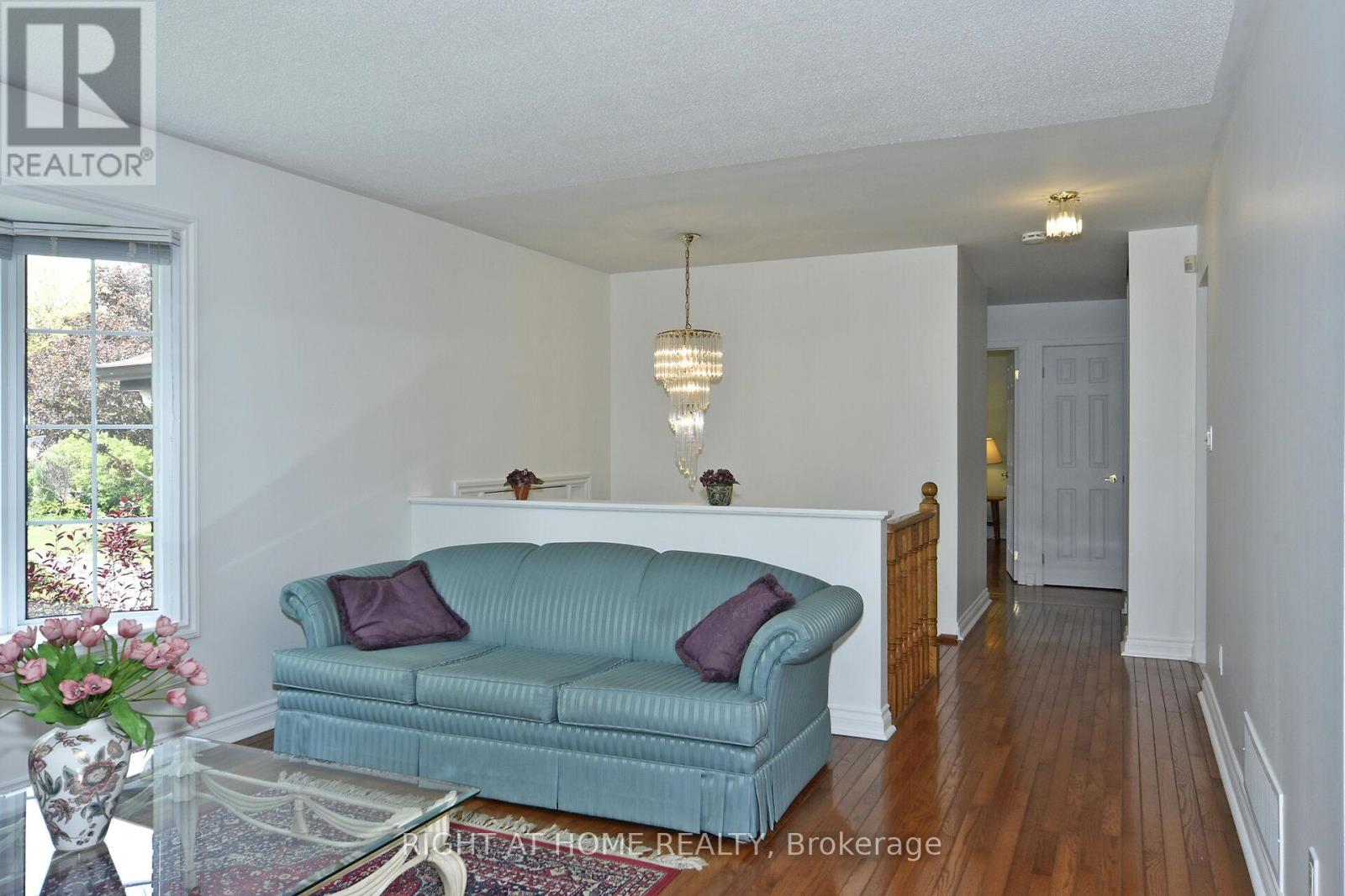 Property at 102 ROMFIELD CIRCUIT image 5
