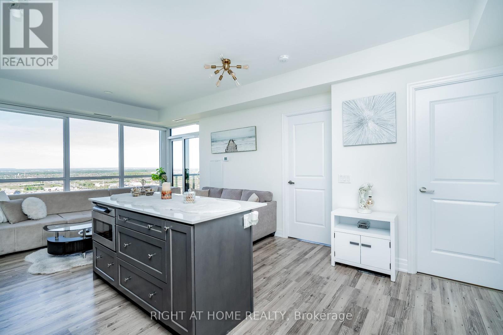 Property at 2309 - 9075 JANE STREET image 1
