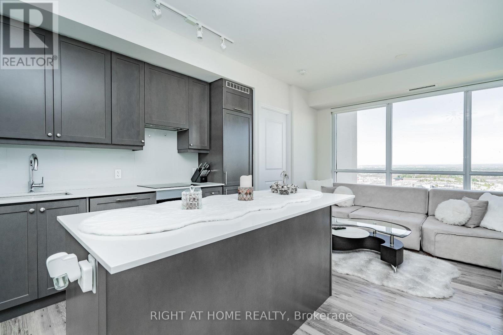 2309 - 9075 Jane Street, Vaughan (Concord), Ontario  L4K 0L7 - Photo 11 - N12269501