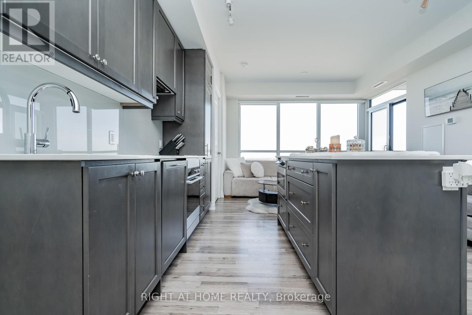 2309 - 9075 Jane Street, Vaughan (Concord), Ontario  L4K 0L7 - Photo 6 - N12269501
