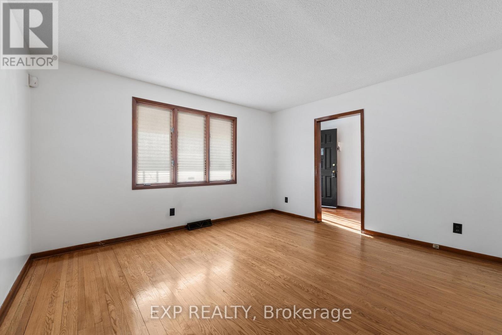 Property at 30 DUFFERIN STREET image 4