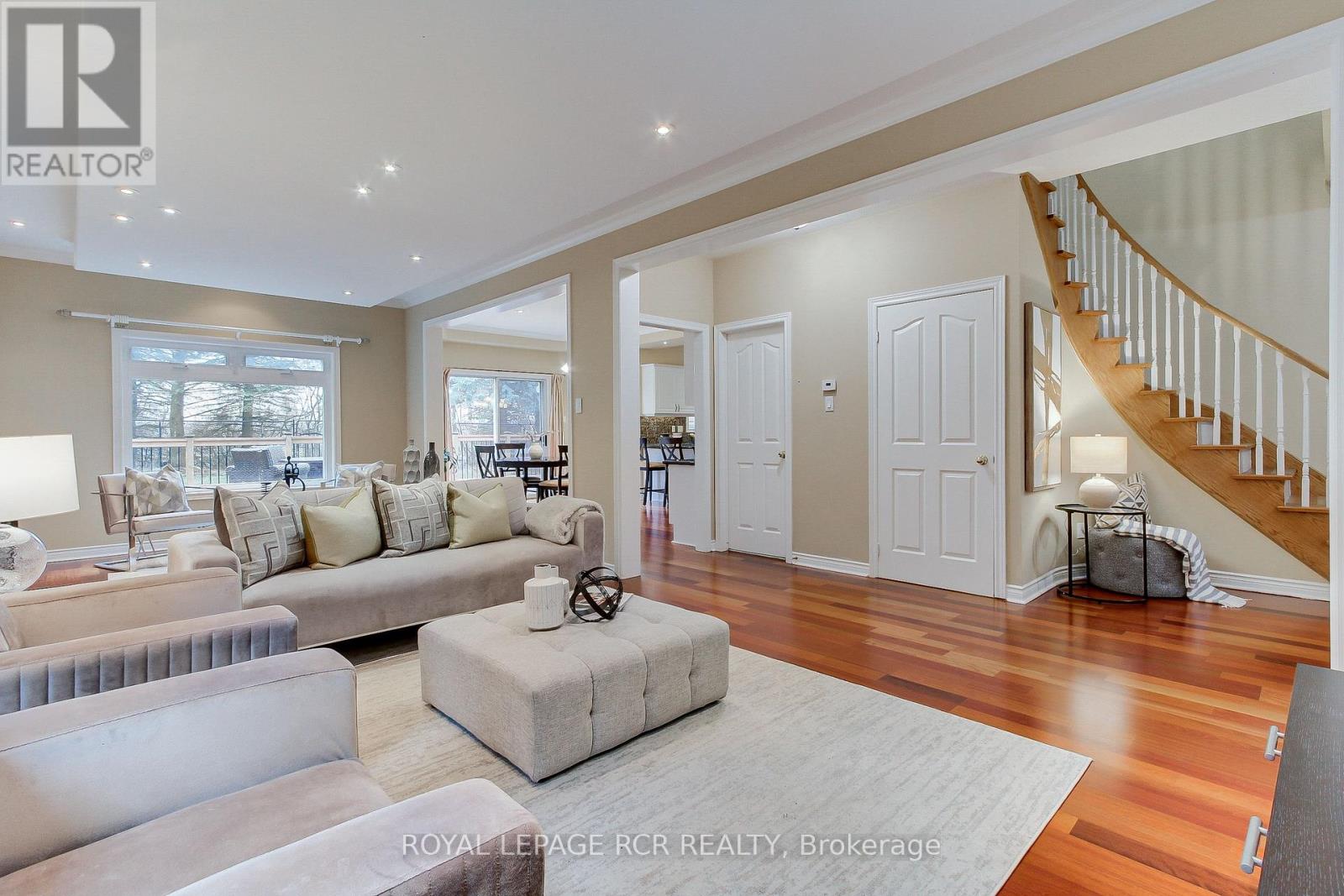 Property at 558 LYMAN BOULEVARD image 3
