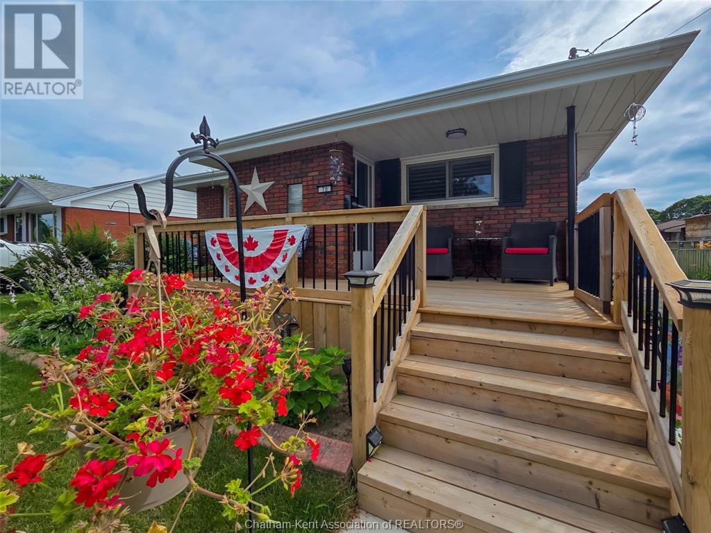 Property at 70 DUNVEGAN DRIVE image 5