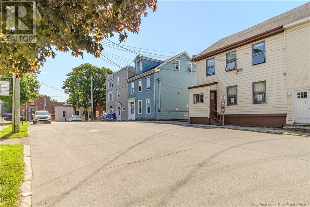 Property at 116 Carleton Street image 2