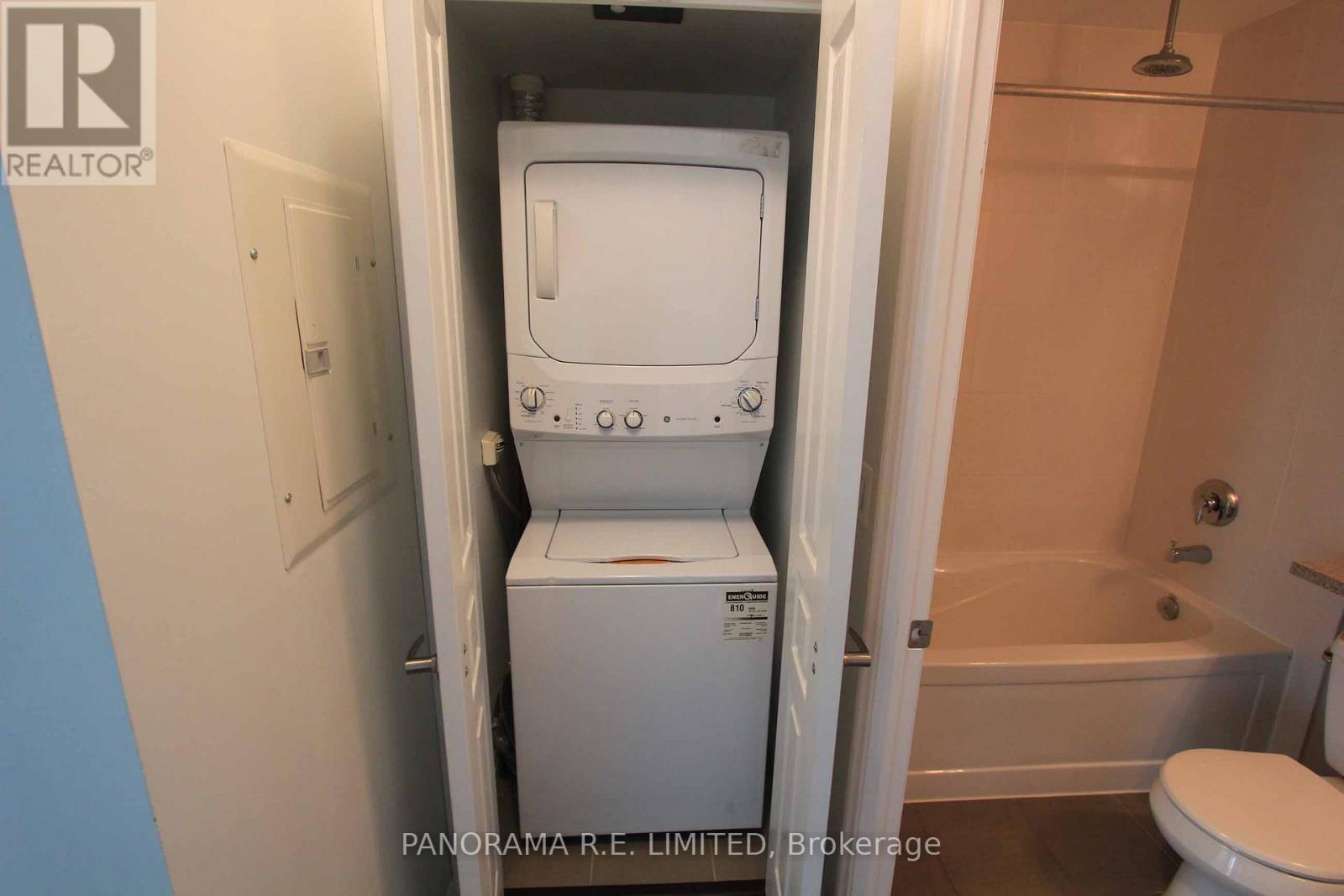 2408 - 223 Webb Drive, Mississauga (City Centre), Ontario  L5B 0E8 - Photo 14 - W12269543