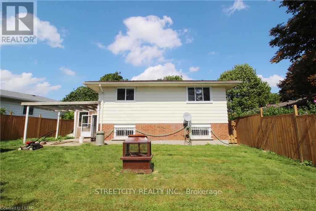 102 Paperbirch Crescent, London North, Ontario  N6G 1L7 - Photo 17 - X12269575
