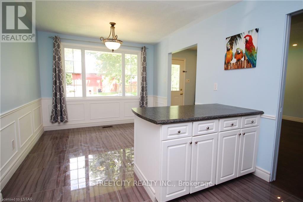 102 Paperbirch Crescent, London North, Ontario  N6G 1L7 - Photo 4 - X12269575