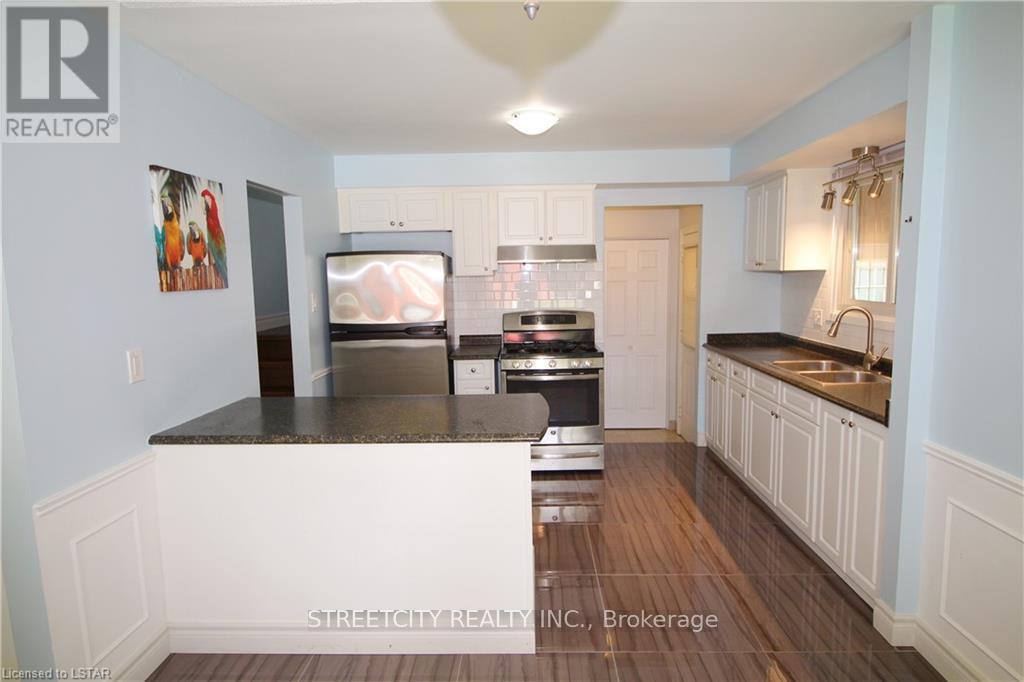 102 Paperbirch Crescent, London North, Ontario  N6G 1L7 - Photo 5 - X12269575