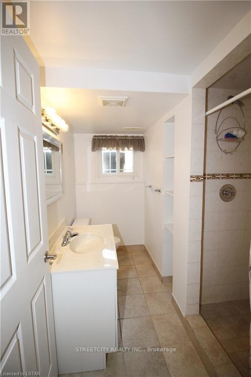 102 Paperbirch Crescent, London North, Ontario  N6G 1L7 - Photo 9 - X12269575