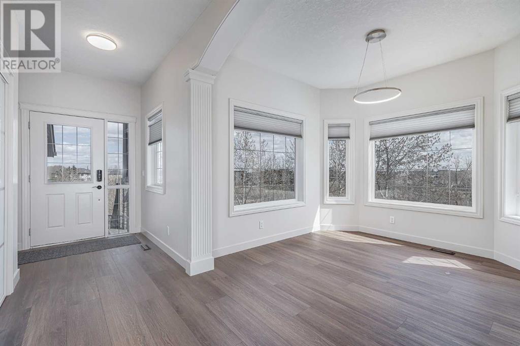 Property at 24 Royal Highland Court NW image 5