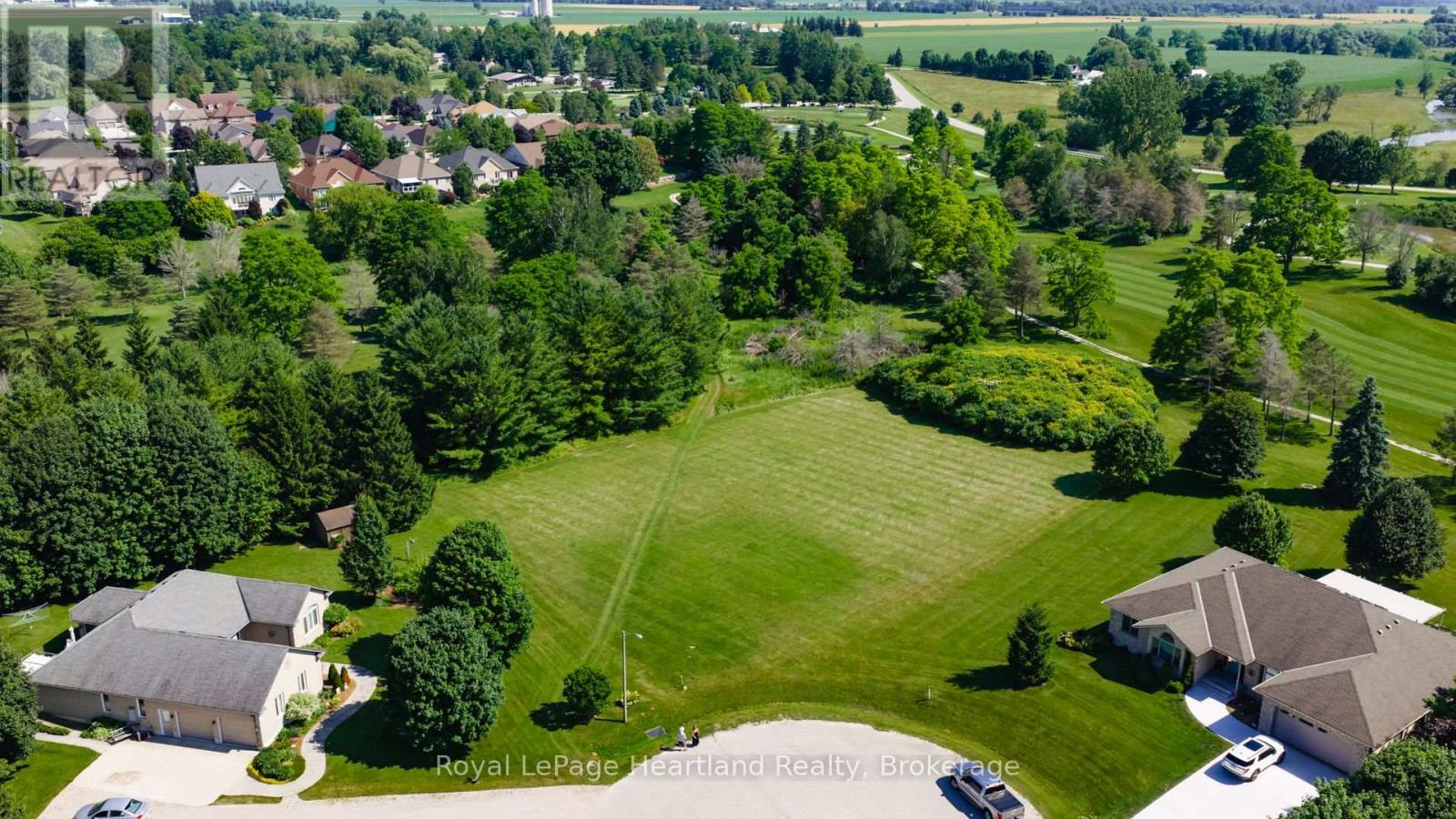 2 Fairway Road, Huron East, Ontario  N0K 1G0 - Photo 2 - X12269640