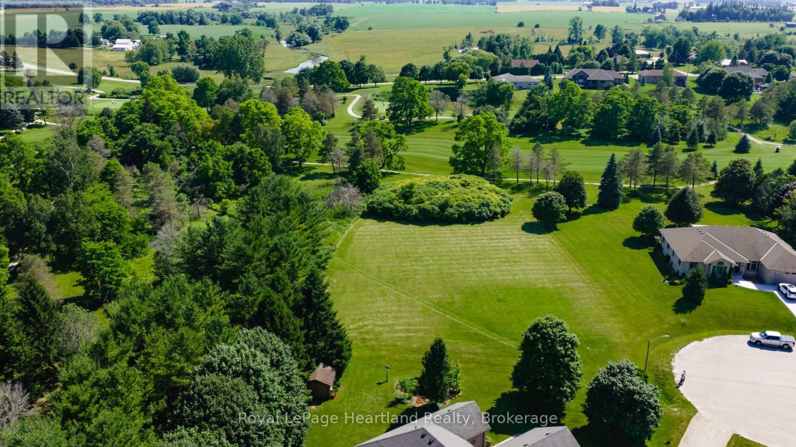 2 Fairway Road, Huron East, Ontario  N0K 1G0 - Photo 3 - X12269640