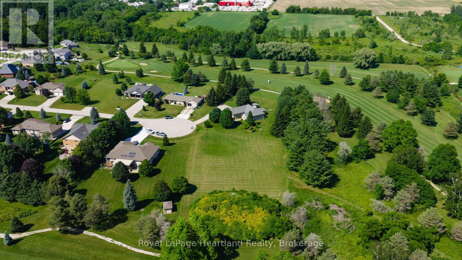 2 Fairway Road, Huron East, Ontario  N0K 1G0 - Photo 5 - X12269640