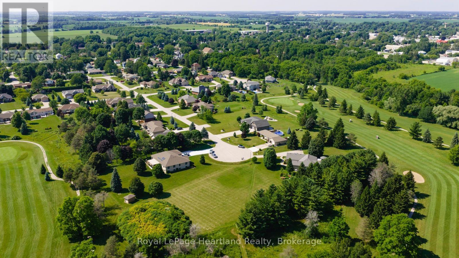 2 Fairway Road, Huron East, Ontario  N0K 1G0 - Photo 6 - X12269640