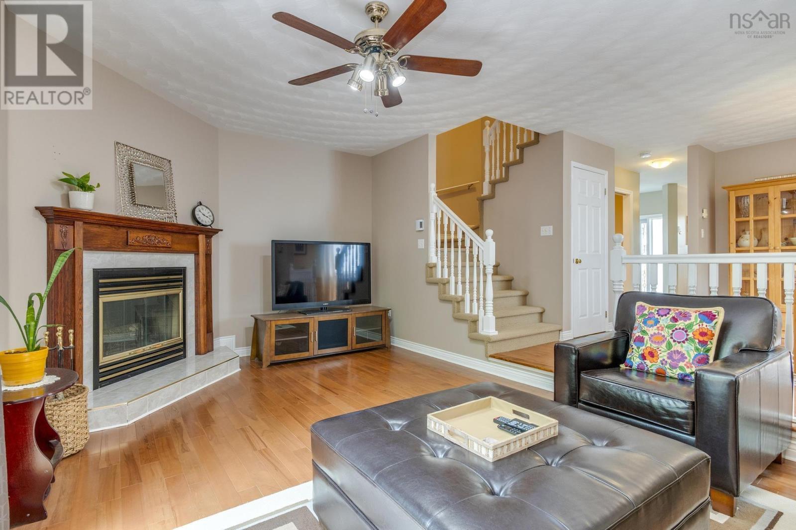 Property at 30 Oakvale Court image 4