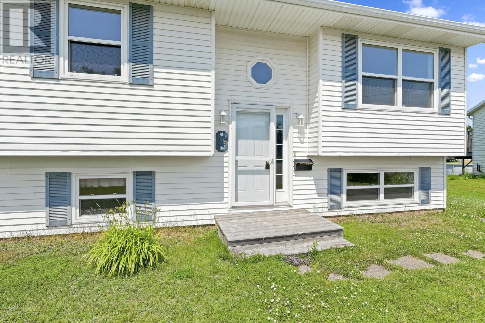 Property at 39 Carvell Court image 2
