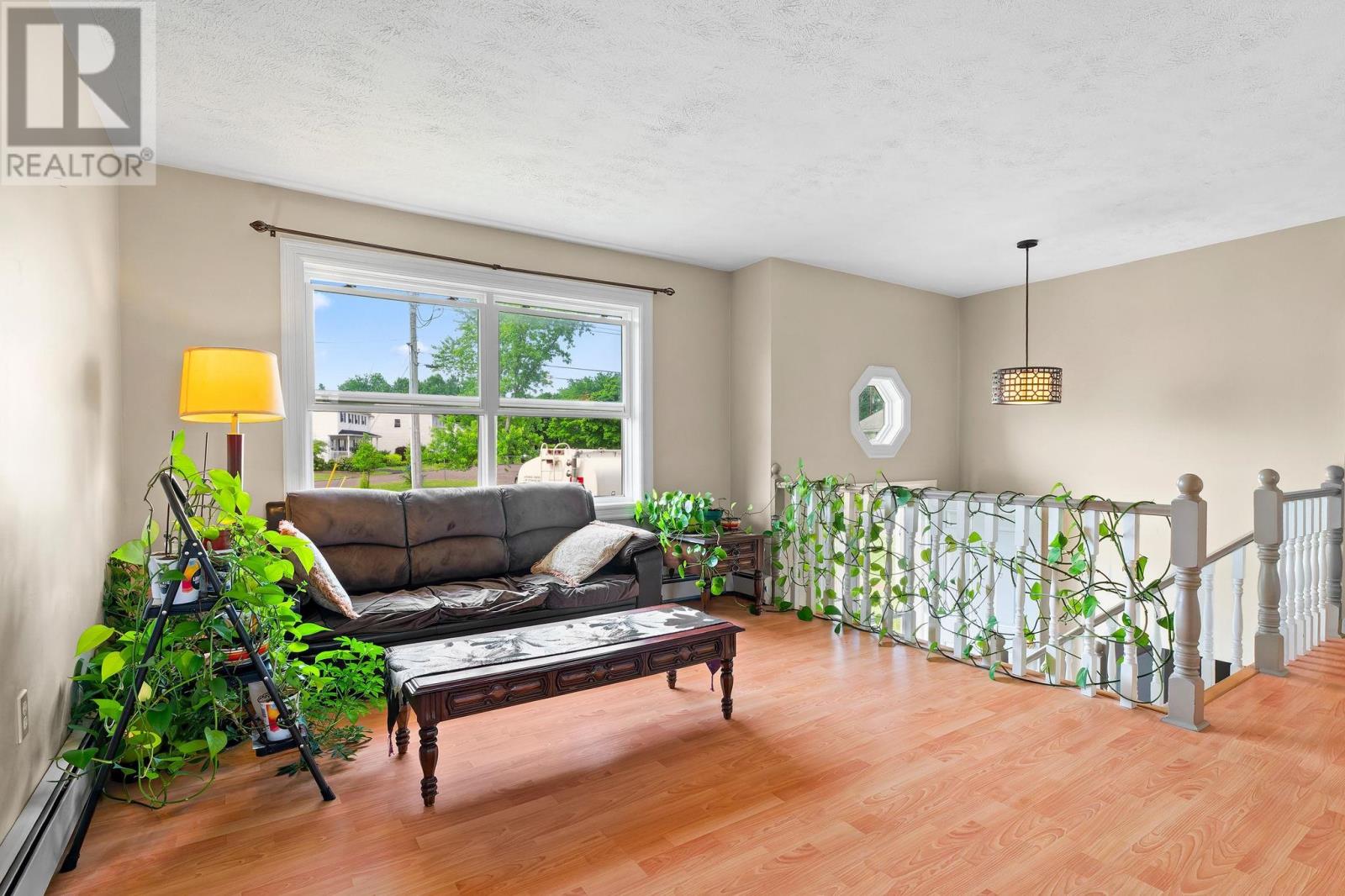 Property at 39 Carvell Court image 4