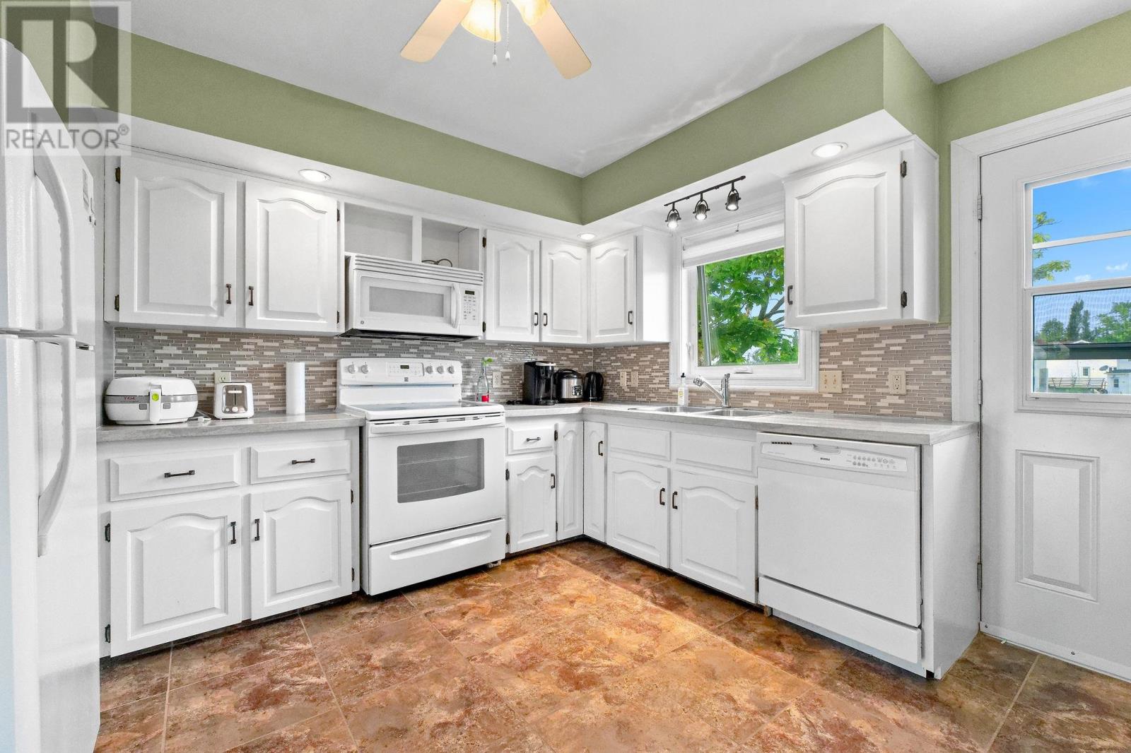 39 Carvell Court, Charlottetown, Prince Edward Island  C1A 8K8 - Photo 6 - 202516921