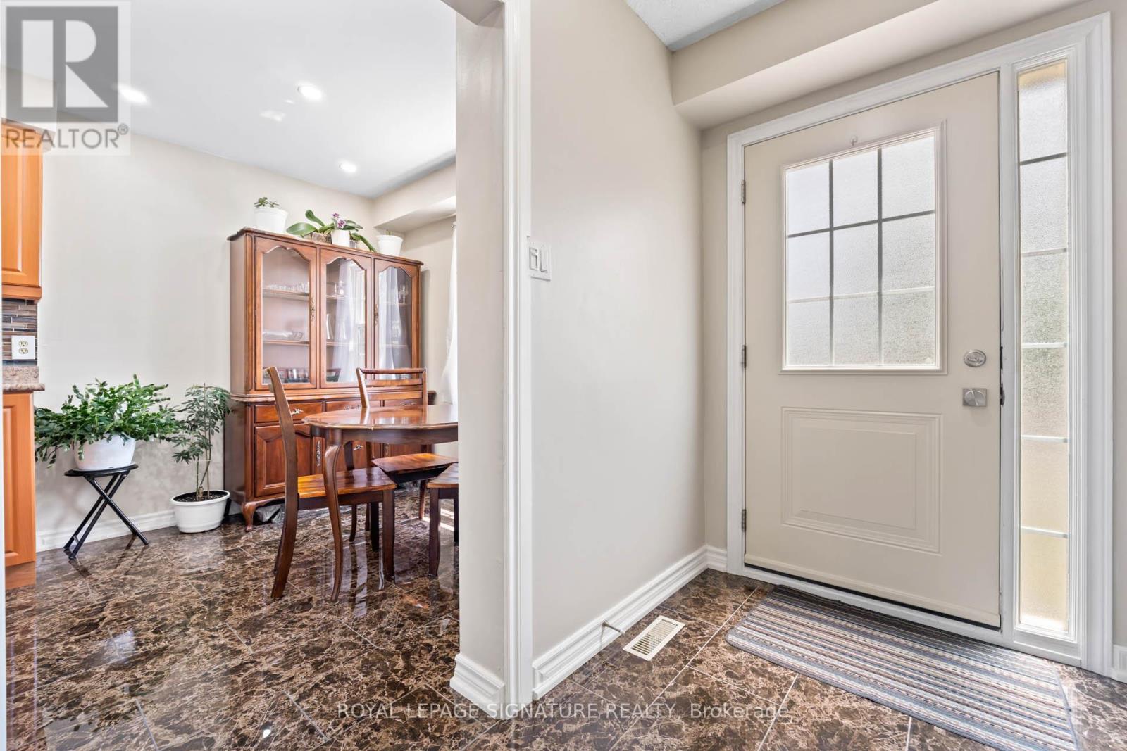 Property at 85 BRADSTONE SQUARE image 3