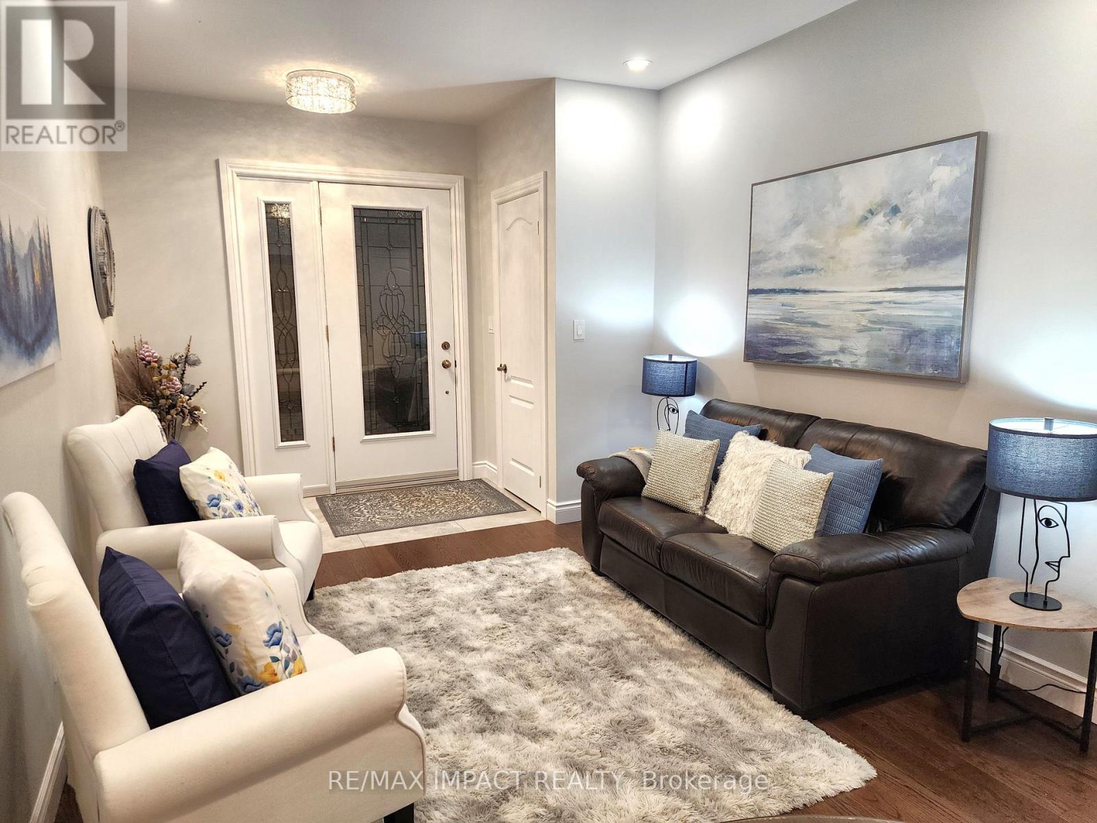 Property at 636 CHRISTIE AVENUE image 4