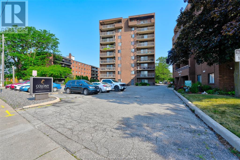 Property at 3936 WYANDOTTE STREET East Unit# 603 image 2